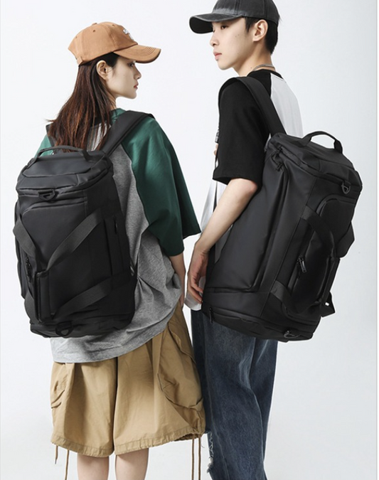 Fitness bags and sports bags can be customized with logos and water-resistant travel bags